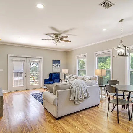 Bright Biloxi Condo Walk To The Beach!